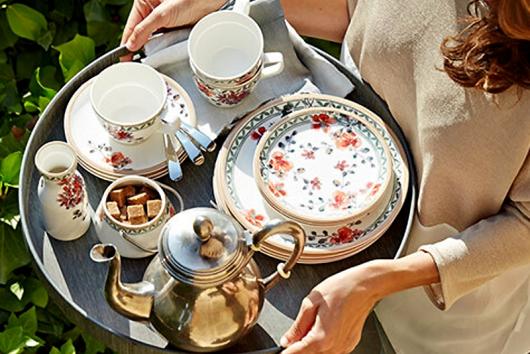 Să punem masa pentru regi, prințese și confortul nostru